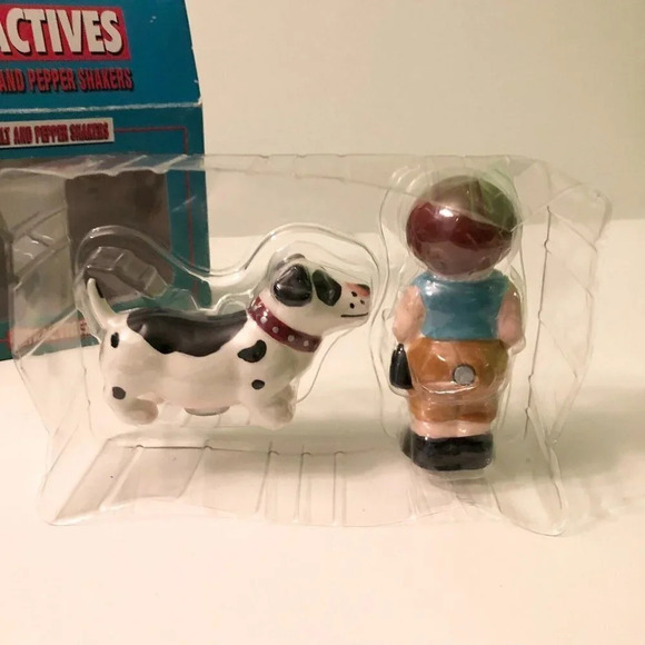 Attractives Magnetic Salt and Pepper Shakers A Lady And A  Tramp Dog - Picture 13 of 15